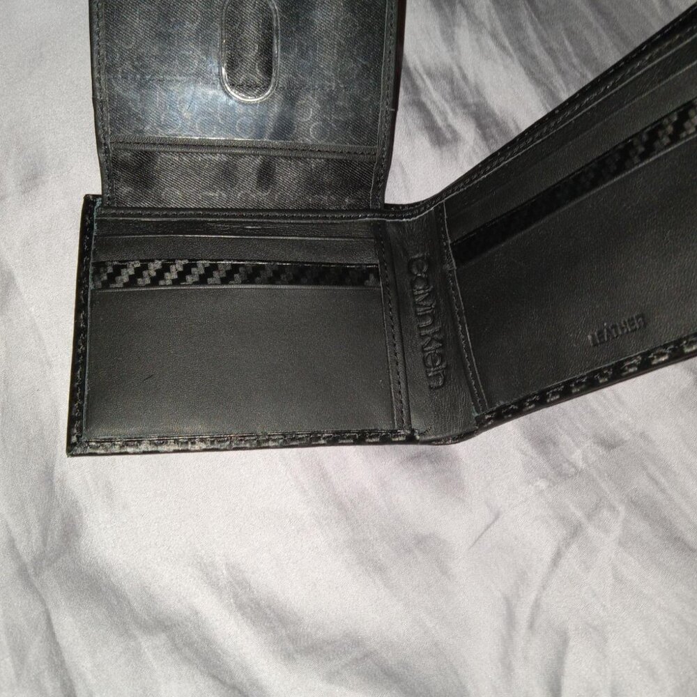 Calvin Klein Men's Wallet - Picture 3 of 5